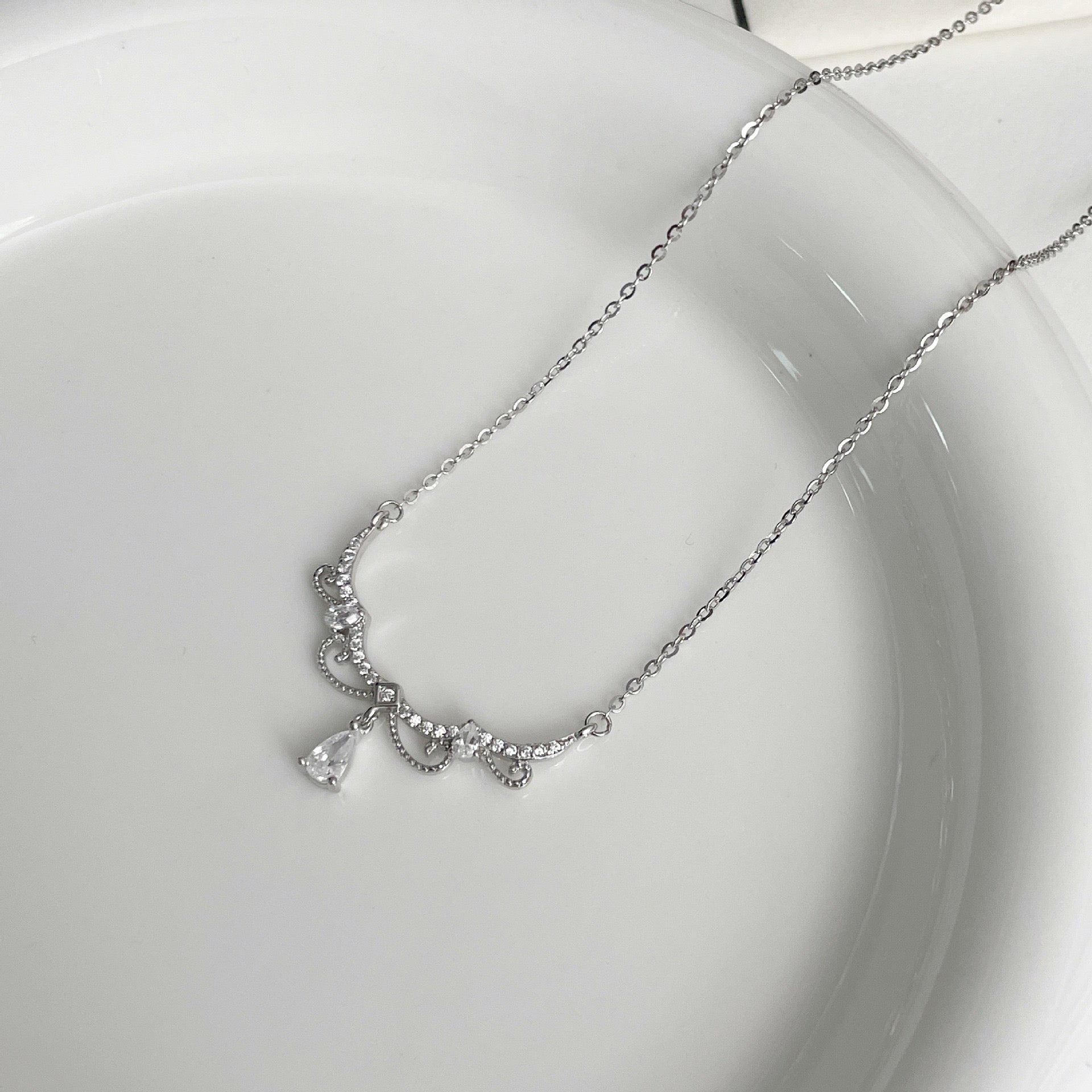 Silver Lace Sparkle Necklace