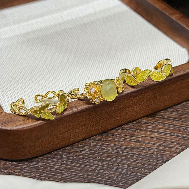 Goldener stapelbarer Ring-Set