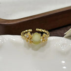 Goldener stapelbarer Ring-Set