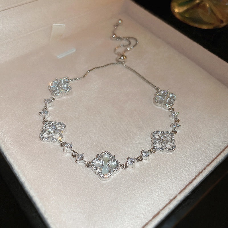 Funkelndes Blumen-Kristallarmband