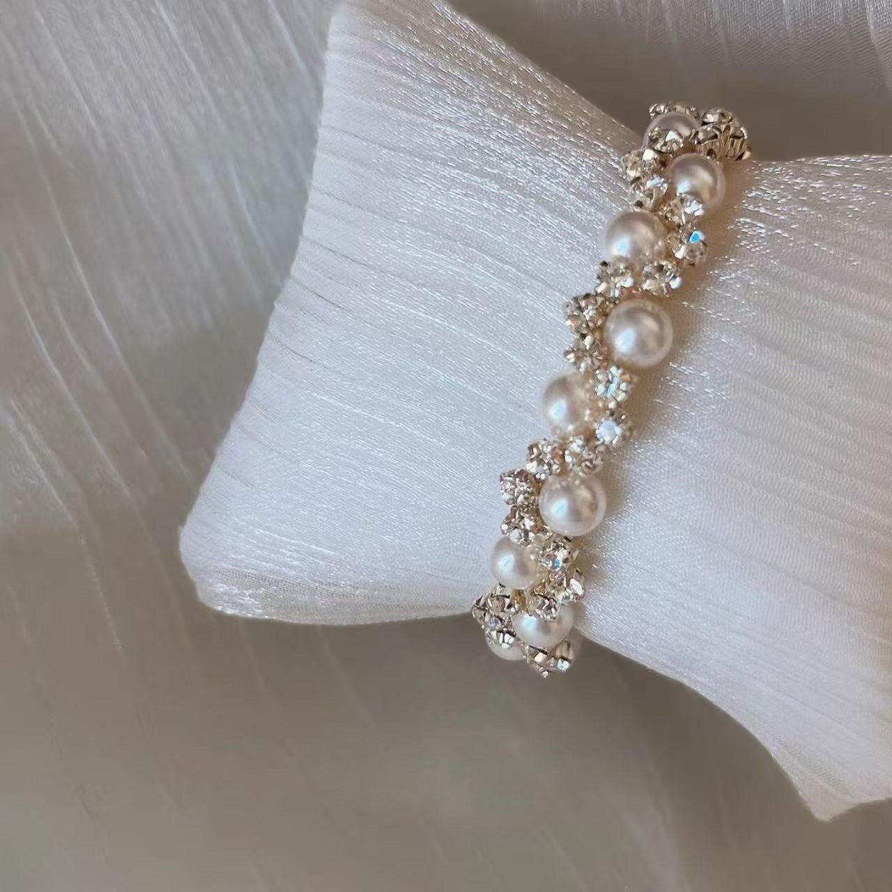 Elegant Pearl & Rhinestone Cluster Bracelet