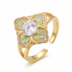 Goldener stapelbarer Ring-Set