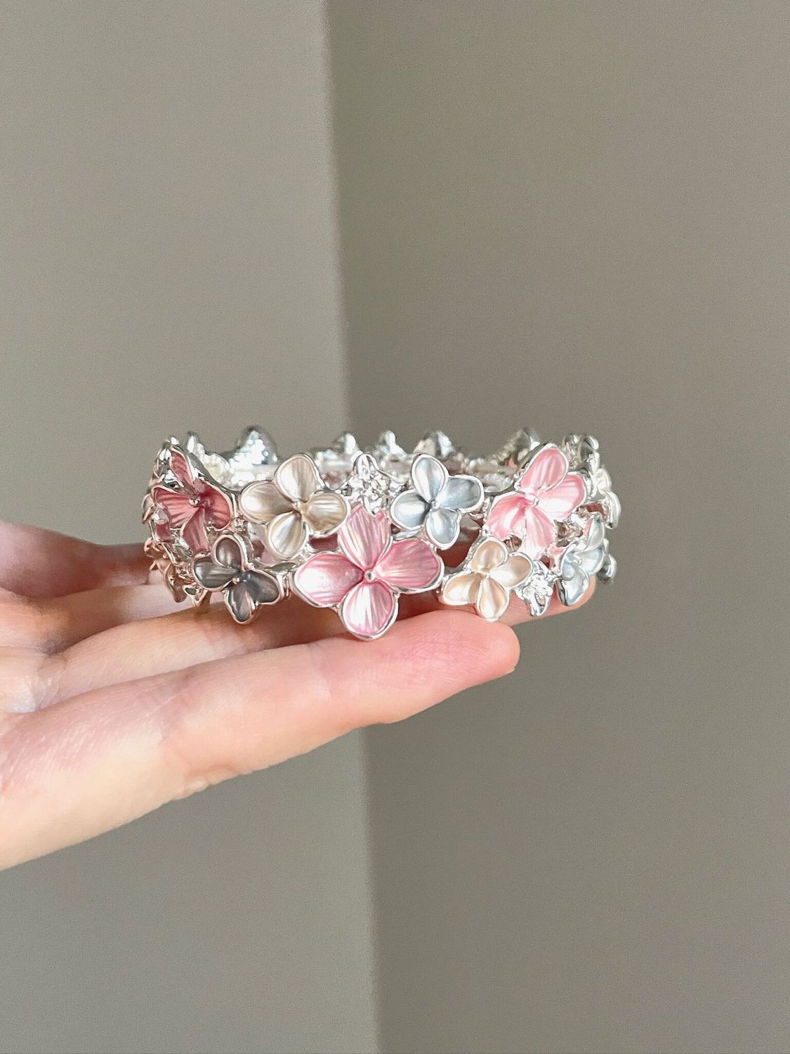 Blumenkettenarmband
